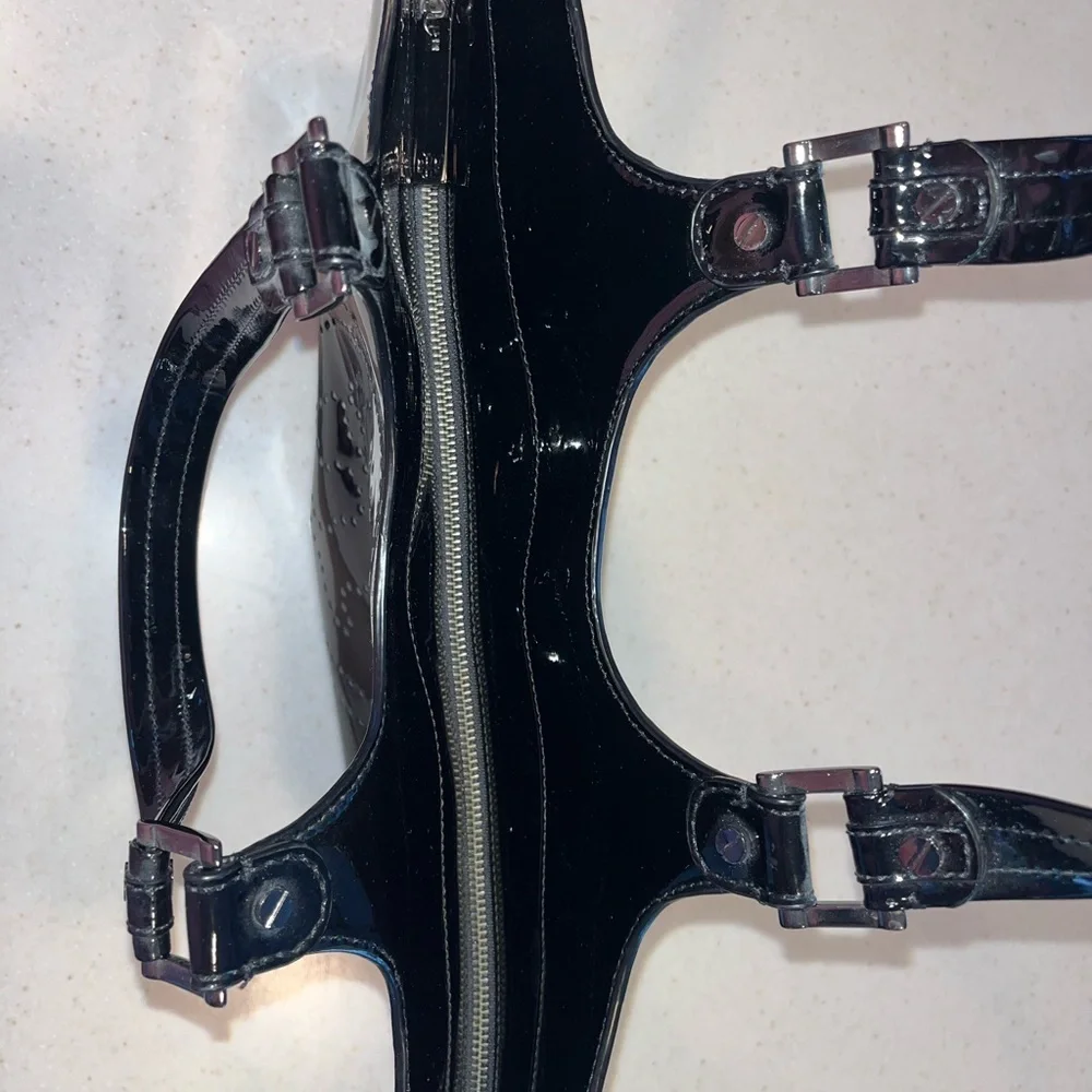 Tory Burch Black Tote Bag with Glossy Finish and Sturdy Handles - Picture 7 of 7